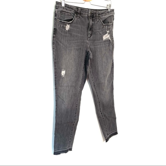 Universal Thread | Distressed High Rise Skinny Jeans - Picture 2 of 8